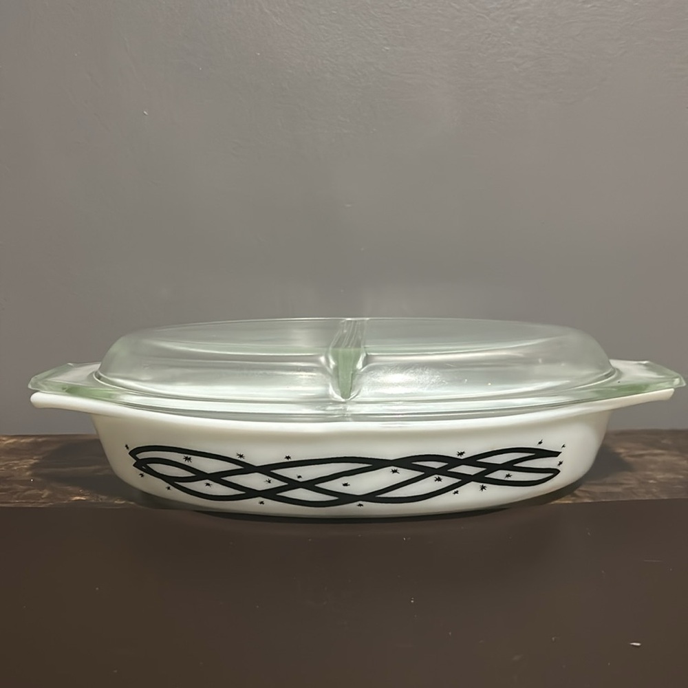 Vintage Barbed Wired divided Cinderella Pyrex dish